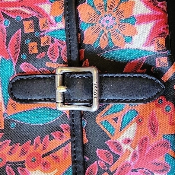 Fossil crossbody bag in orange and turquoise floral pattern.  Great condition. - Picture 3 of 7